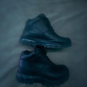 Color black , size 10